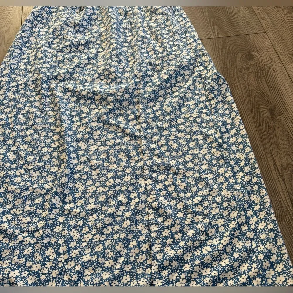 Used woman’s maxi dress in good condition